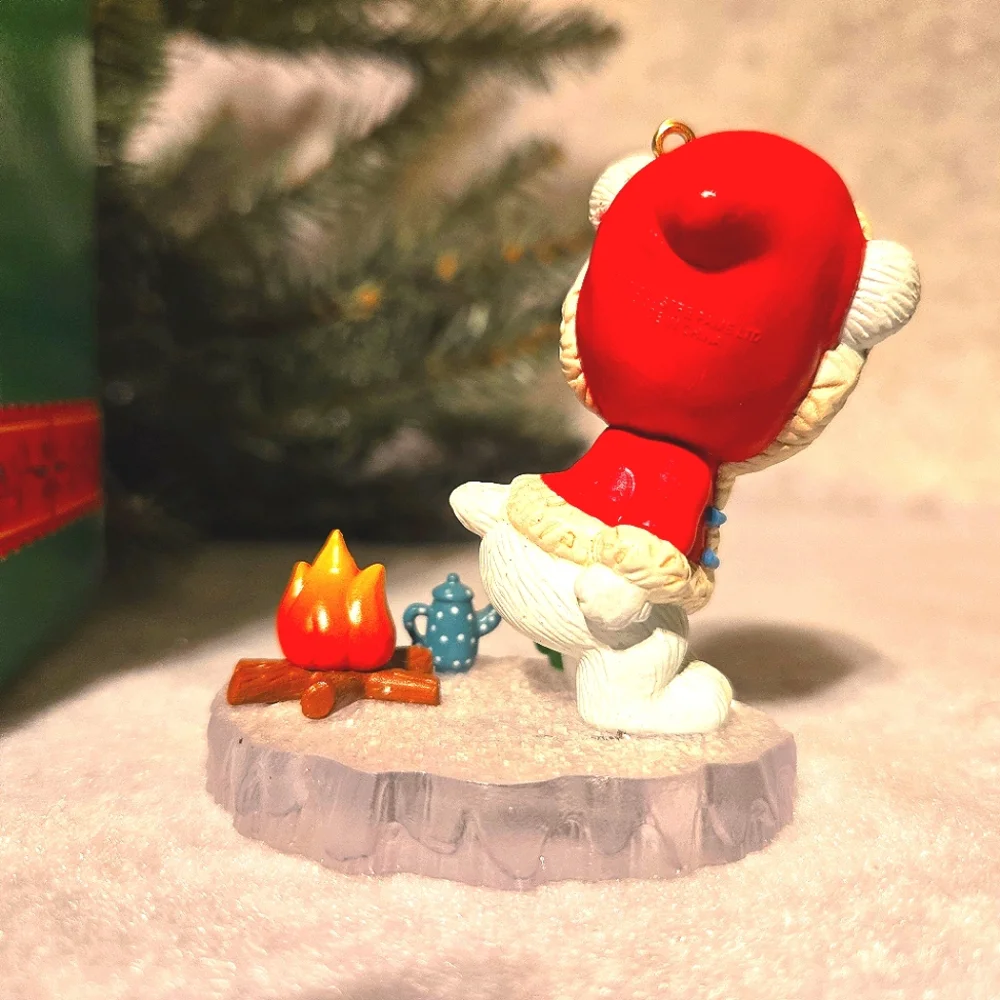 VTG 1993 Lustre Fame Winter Mouse on Ice Campfire Christmas Resin Ornament Boxed